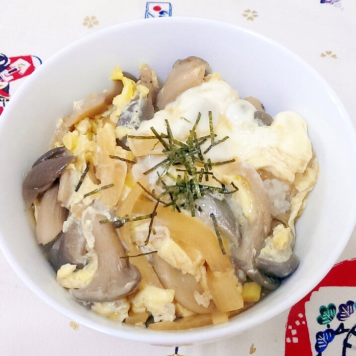 きのこと玉ねぎのたまご丼